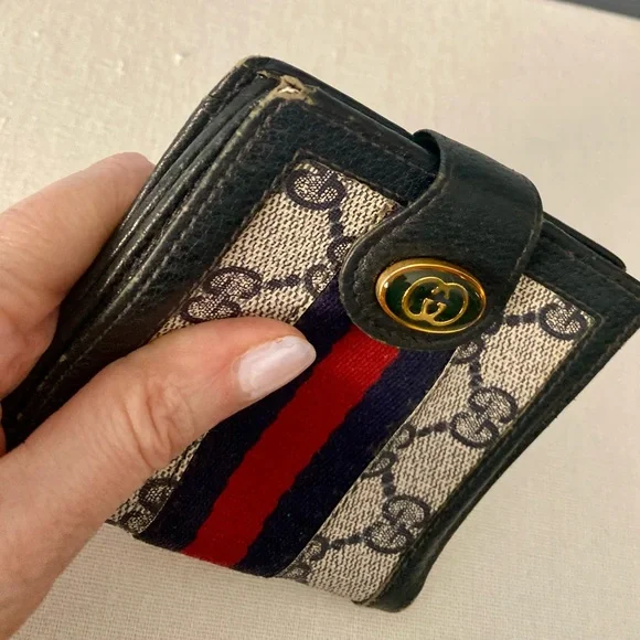 Title: Gucci Blue Wallet with Red Stripe - Picture 4 of 11